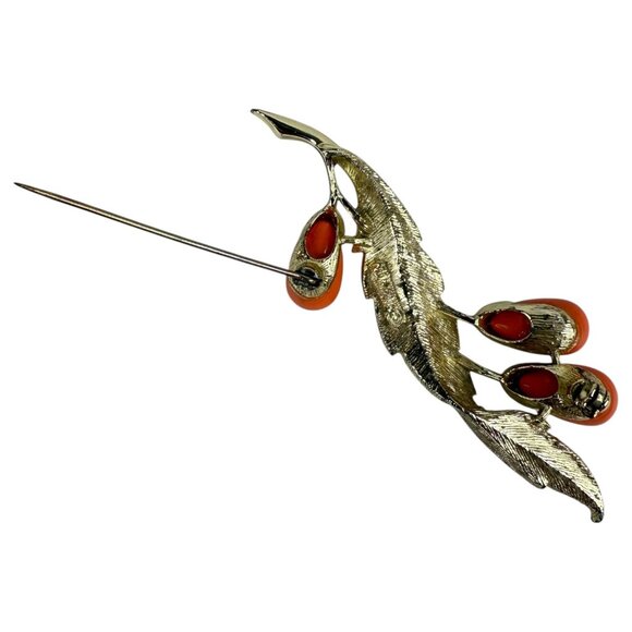 VTG 1962 Sarah Coventry Bittersweet Brooch Faux Coral Gold Tone Leaf Pin Jewelry - Picture 10 of 10